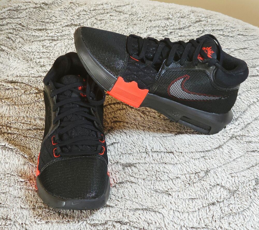 NWOB Nike LeBron Witness 8 "Bred" Black University Red - Men’s Size 9